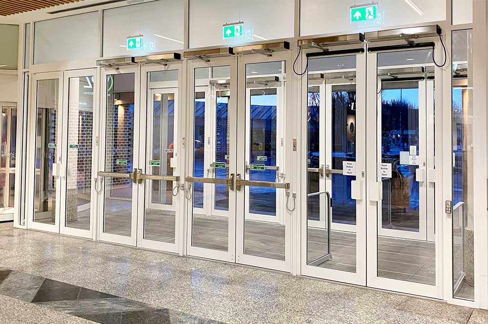 Swing doors Image